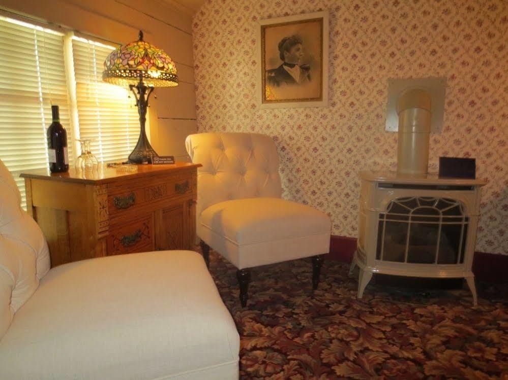 Carriage House Bed & Breakfast Winona Exterior photo